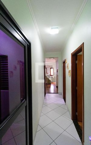 Casa à venda com 150m², 3 quartos e 4 vagas Casa à venda com 150m², 3 quartos e 4 vagasCorredor