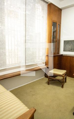 Casa à venda com 544m², 5 quartos e 3 vagas Casa à venda com 544m², 5 quartos e 3 vagasEscritório
