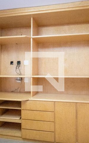 Casa à venda com 544m², 5 quartos e 3 vagas Casa à venda com 544m², 5 quartos e 3 vagasSuíte 1- Armário
