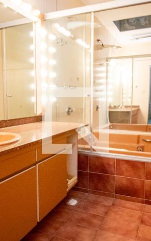 Casa à venda com 544m², 5 quartos e 3 vagas Casa à venda com 544m², 5 quartos e 3 vagasBanheiro 1