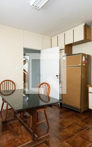 Casa à venda com 544m², 5 quartos e 3 vagas Casa à venda com 544m², 5 quartos e 3 vagasCozinha