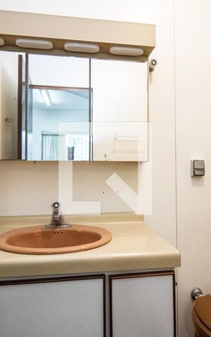 Casa à venda com 544m², 5 quartos e 3 vagas Casa à venda com 544m², 5 quartos e 3 vagasBanheiro 2