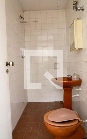 Casa à venda com 544m², 5 quartos e 3 vagas Casa à venda com 544m², 5 quartos e 3 vagasEdícula- banheiro