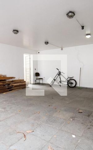 Casa à venda com 544m², 5 quartos e 3 vagas Casa à venda com 544m², 5 quartos e 3 vagasGaragem
