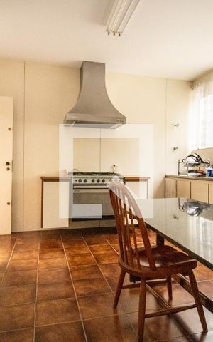 Casa à venda com 544m², 5 quartos e 3 vagas Casa à venda com 544m², 5 quartos e 3 vagasCozinha