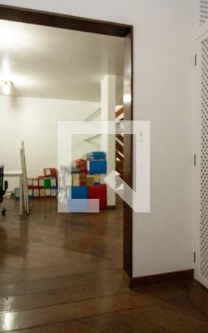 Casa à venda com 544m², 5 quartos e 3 vagas Casa à venda com 544m², 5 quartos e 3 vagasDespensa
