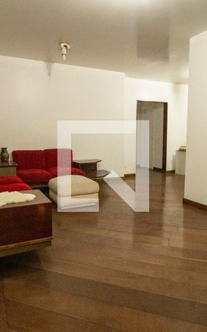 Casa à venda com 544m², 5 quartos e 3 vagas Casa à venda com 544m², 5 quartos e 3 vagasSala 2