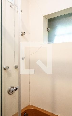 Casa à venda com 544m², 5 quartos e 3 vagas Casa à venda com 544m², 5 quartos e 3 vagasBanheiro 2- box