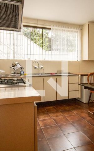 Casa à venda com 544m², 5 quartos e 3 vagas Casa à venda com 544m², 5 quartos e 3 vagasCozinha