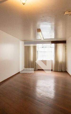 Casa à venda com 544m², 5 quartos e 3 vagas Casa à venda com 544m², 5 quartos e 3 vagasSala 1