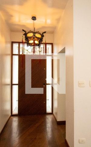 Casa à venda com 544m², 5 quartos e 3 vagas Casa à venda com 544m², 5 quartos e 3 vagasHall de entrada da casa