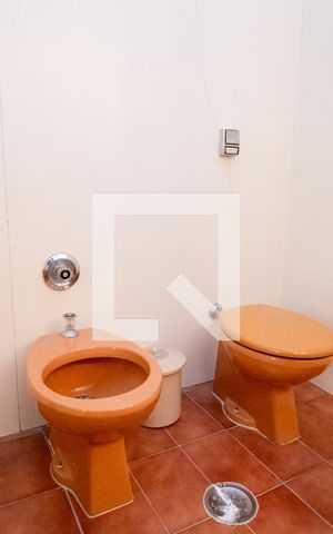 Casa à venda com 544m², 5 quartos e 3 vagas Casa à venda com 544m², 5 quartos e 3 vagasBanheiro 1