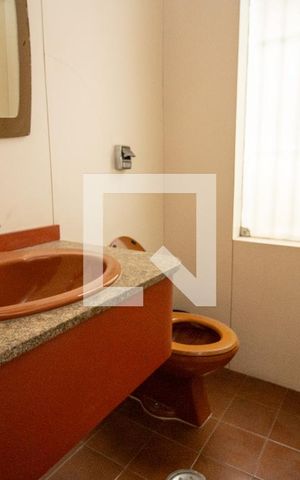 Casa à venda com 544m², 5 quartos e 3 vagas Casa à venda com 544m², 5 quartos e 3 vagasLavabo