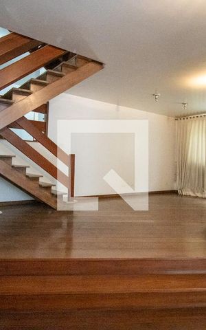 Casa à venda com 544m², 5 quartos e 3 vagas Casa à venda com 544m², 5 quartos e 3 vagasSala 1