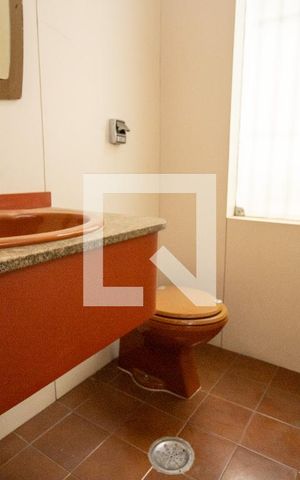 Casa à venda com 544m², 5 quartos e 3 vagas Casa à venda com 544m², 5 quartos e 3 vagasLavabo