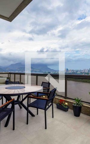 Apartamento à venda com 270m², 4 quartos e 3 vagas Apartamento à venda com 270m², 4 quartos e 3 vagasVaranda