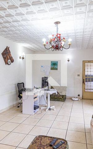 Casa à venda com 500m², 4 quartos e 4 vagasSala