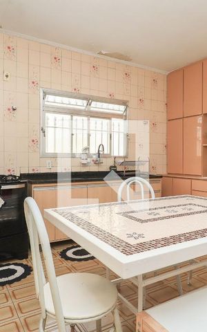 Casa à venda com 300m², 2 quartos e 4 vagas Casa à venda com 300m², 2 quartos e 4 vagasCozinha