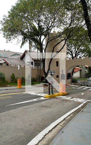 Casa de condomínio para alugar com 478m², 4 quartos e 6 vagasFachada