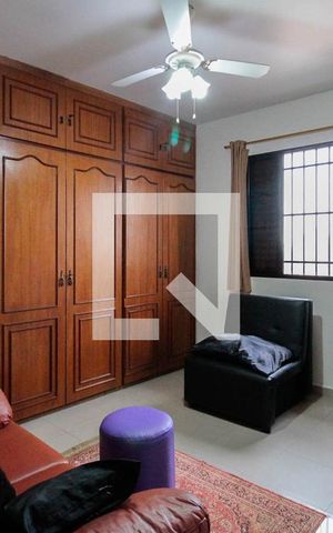 Casa à venda com 235m², 3 quartos e 2 vagas Casa à venda com 235m², 3 quartos e 2 vagasQuarto 1