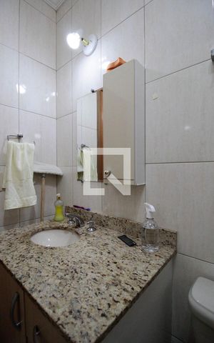 Casa à venda com 235m², 3 quartos e 2 vagas Casa à venda com 235m², 3 quartos e 2 vagasBanheiro