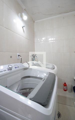 Casa à venda com 235m², 3 quartos e 2 vagas Casa à venda com 235m², 3 quartos e 2 vagasLavanderia