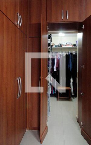 Casa à venda com 235m², 3 quartos e 2 vagas Casa à venda com 235m², 3 quartos e 2 vagasSuíte