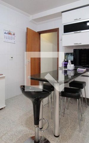 Casa à venda com 235m², 3 quartos e 2 vagas Casa à venda com 235m², 3 quartos e 2 vagasCozinha