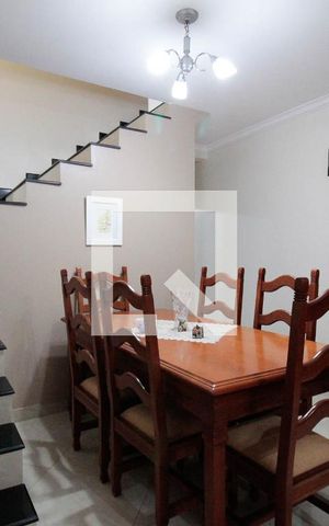 Casa à venda com 235m², 3 quartos e 2 vagas Casa à venda com 235m², 3 quartos e 2 vagasSala