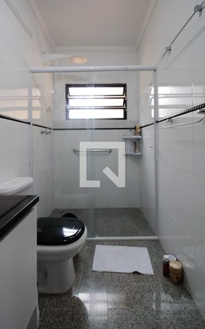 Casa à venda com 235m², 3 quartos e 2 vagas Casa à venda com 235m², 3 quartos e 2 vagasBanheiro da Suíte