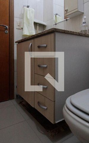 Casa à venda com 235m², 3 quartos e 2 vagas Casa à venda com 235m², 3 quartos e 2 vagasBanheiro