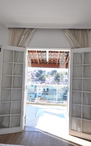 Casa à venda com 240m², 3 quartos e 2 vagasSuíte 2