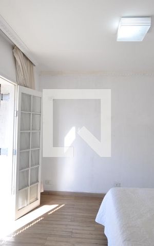 Casa à venda com 240m², 3 quartos e 2 vagasSuíte 2