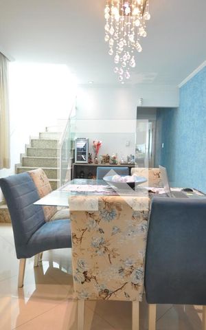 Casa à venda com 240m², 3 quartos e 2 vagasSala