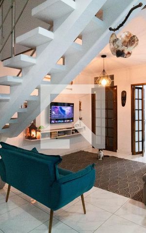 Casa à venda com 140m², 5 quartos e 1 vaga Casa à venda com 140m², 5 quartos e 1 vagaSala