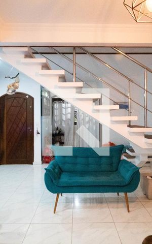 Casa à venda com 140m², 5 quartos e 1 vaga Casa à venda com 140m², 5 quartos e 1 vagaSala