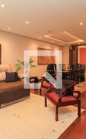Casa à venda com 460m², 3 quartos e 6 vagas Casa à venda com 460m², 3 quartos e 6 vagasSala