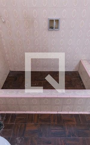 Casa à venda com 162m², 7 quartos e 2 vagasBanheiro Social - Banheira