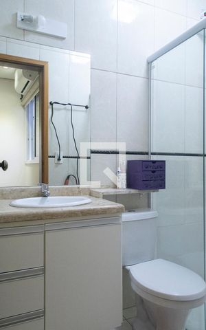 Casa de condomínio à venda com 160m², 3 quartos e 2 vagas Casa de condomínio à venda com 160m², 3 quartos e 2 vagasBanheiro Quarto 3