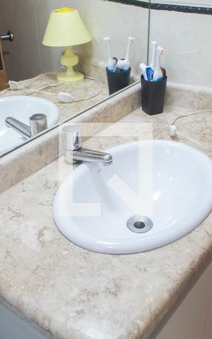 Casa de condomínio à venda com 160m², 3 quartos e 2 vagas Casa de condomínio à venda com 160m², 3 quartos e 2 vagasBanheiro Quarto 2