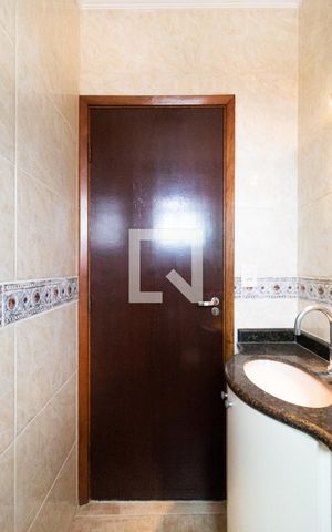 Casa à venda com 250m², 3 quartos e 2 vagas Casa à venda com 250m², 3 quartos e 2 vagasBanheiro