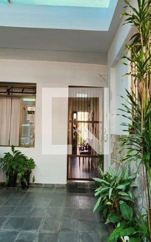Casa à venda com 230m², 3 quartos e 2 vagas