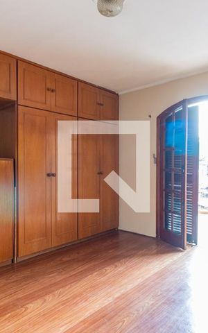 Casa à venda com 250m², 3 quartos e 3 vagas Casa à venda com 250m², 3 quartos e 3 vagasSuíte 1