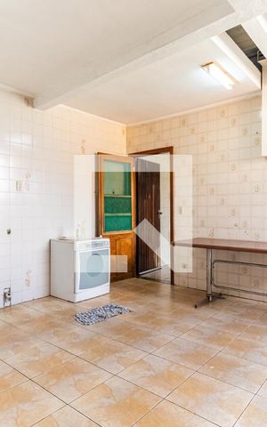 Casa à venda com 250m², 3 quartos e 3 vagas Casa à venda com 250m², 3 quartos e 3 vagasÁrea de Serviço