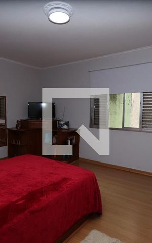 Casa à venda com 210m², 4 quartos e 3 vagas Casa à venda com 210m², 4 quartos e 3 vagasSuíte master