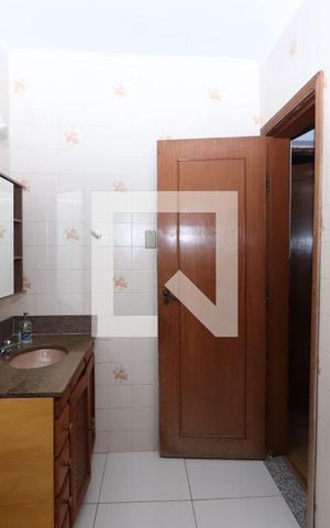 Casa à venda com 210m², 4 quartos e 3 vagas Casa à venda com 210m², 4 quartos e 3 vagasBanheiro