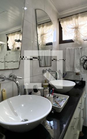 Apartamento à venda com 450m², 4 quartos e 6 vagasBanheiro da Suíte 2