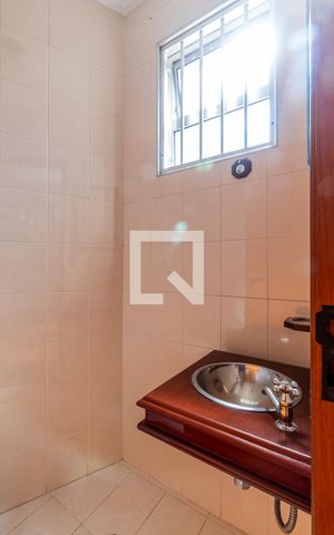 Casa à venda com 208m², 3 quartos e 2 vagas Casa à venda com 208m², 3 quartos e 2 vagasLavabo