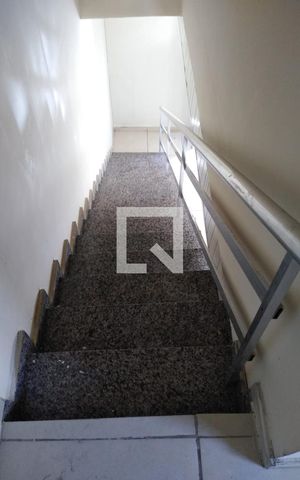 Apartamento para alugar com 96m², 2 quartos e 1 vaga Apartamento para alugar com 96m², 2 quartos e 1 vagaEscada