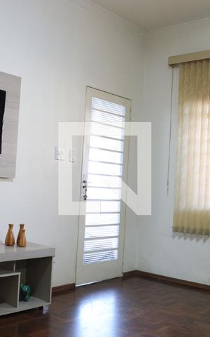 Casa à venda com 193m², 3 quartos e 1 vaga Casa à venda com 193m², 3 quartos e 1 vagaSala